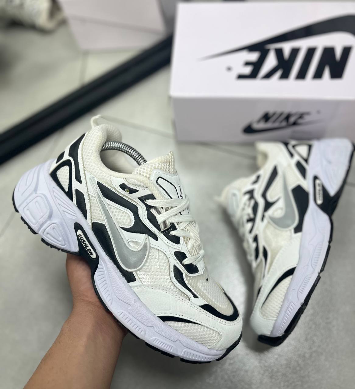 IMG_1720 کتونی سفید V5 - Image 1