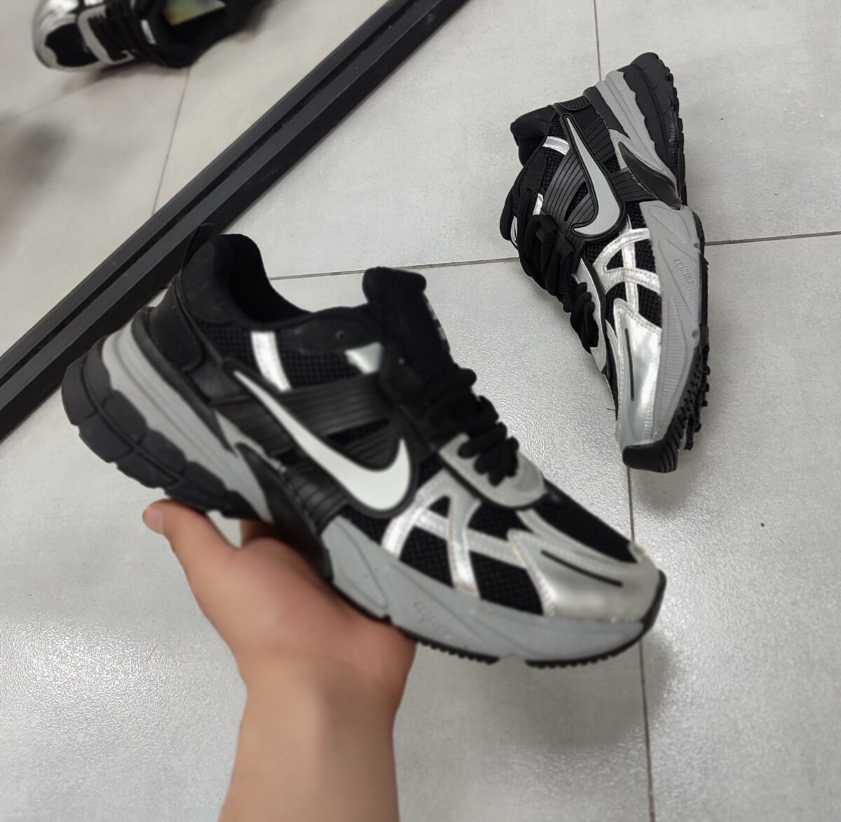 V2k - Image 1